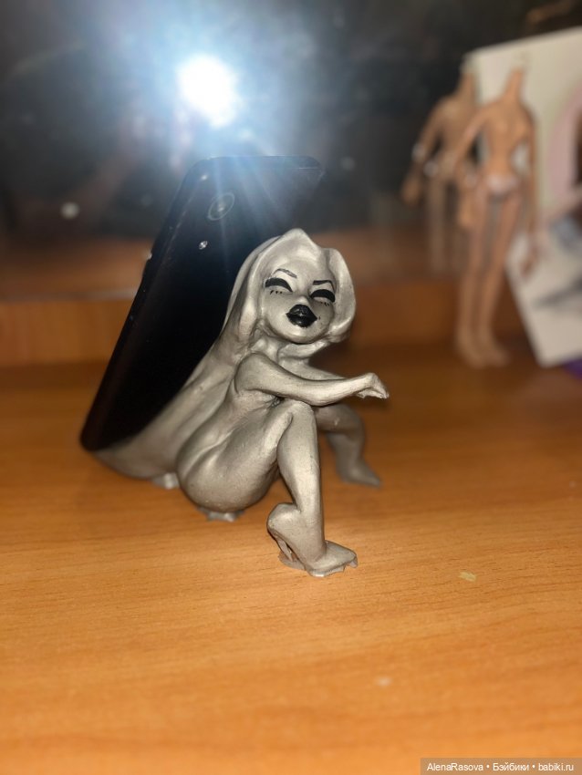 Подставка для телефона в виде Bratz