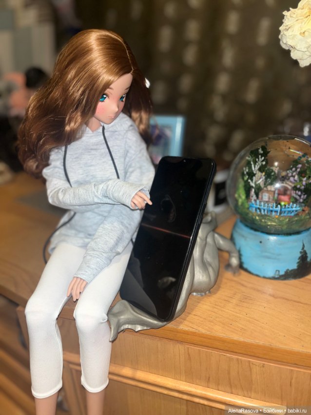 Подставка для телефона в виде Bratz (фото 3)