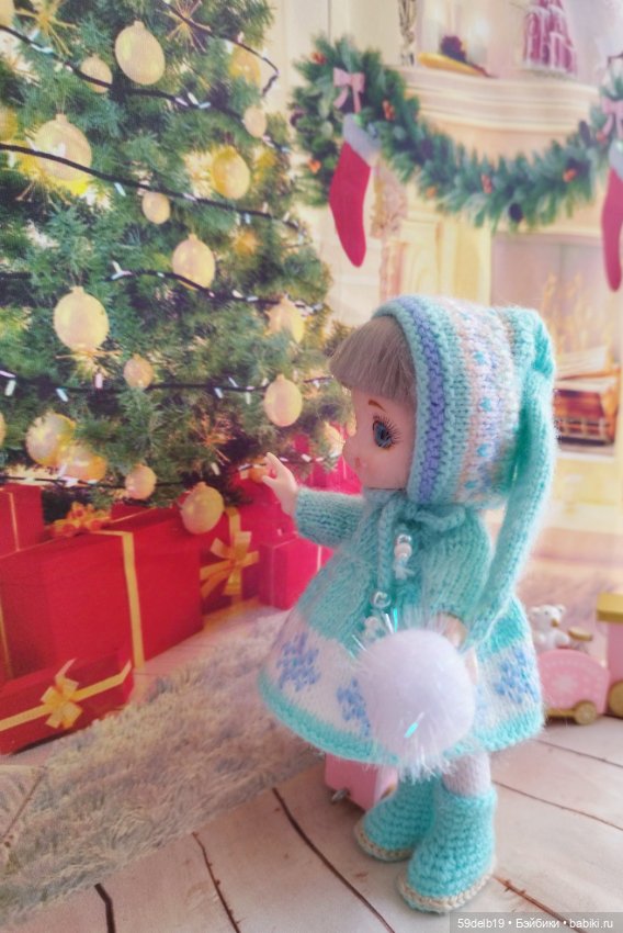 Ещё одна ма-аааленька внученька Дедушки Мороза (фото 4)