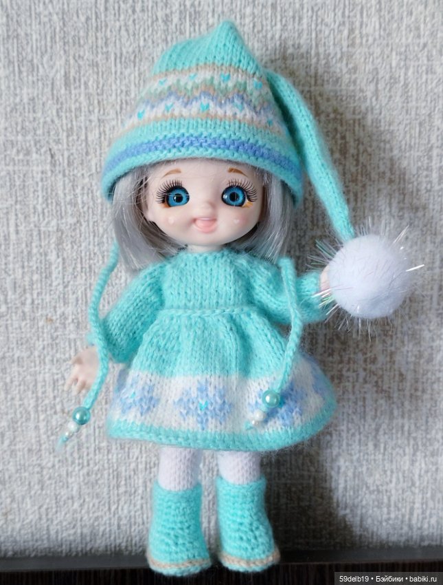 Ещё одна ма-аааленька внученька Дедушки Мороза