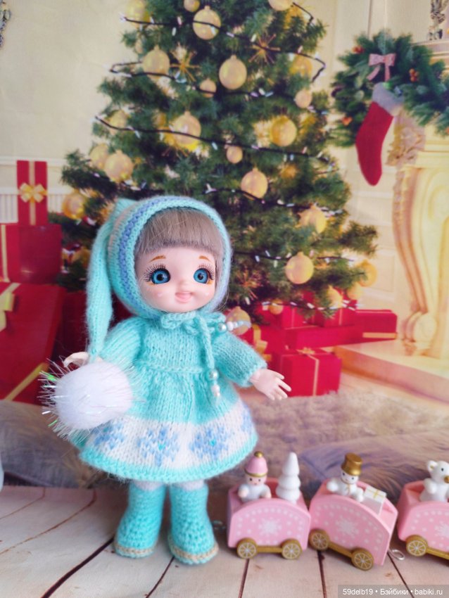 Ещё одна ма-аааленька внученька Дедушки Мороза (фото 5)