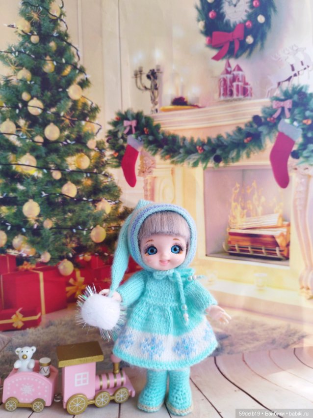 Ещё одна ма-аааленька внученька Дедушки Мороза (фото 7)