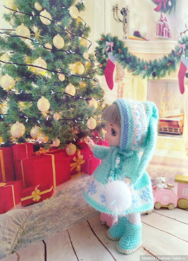 Ещё одна ма-аааленька внученька Дедушки Мороза (фото 3)