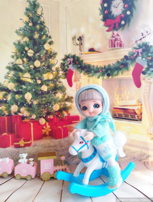 Ещё одна ма-аааленька внученька Дедушки Мороза (фото 10)