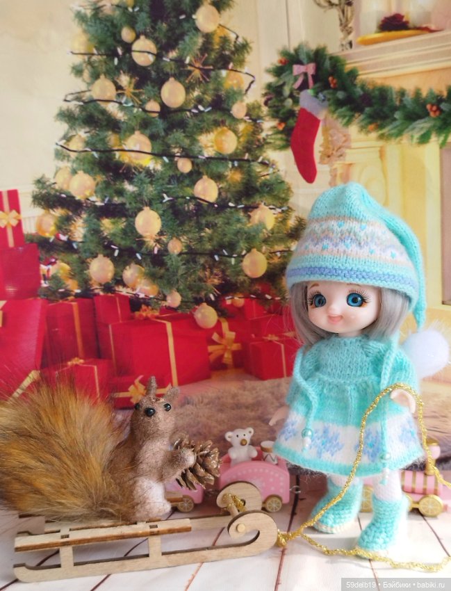 Ещё одна ма-аааленька внученька Дедушки Мороза