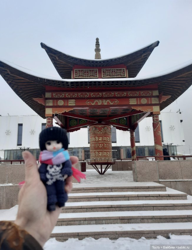 Прогулка маленького Рамзеса по предновогоднему Кызылу