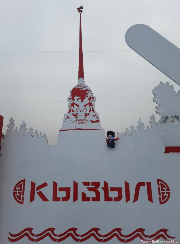 Прогулка маленького Рамзеса по предновогоднему Кызылу