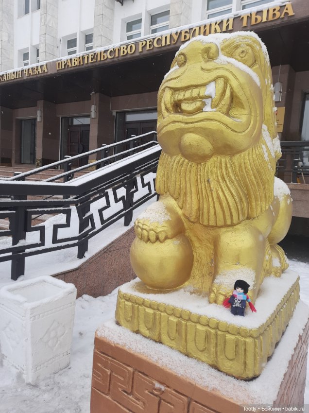 Прогулка маленького Рамзеса по предновогоднему Кызылу