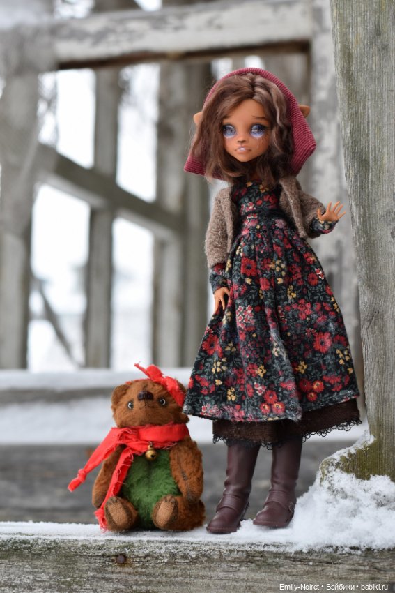 У заброшенного дома — ООАК Monster High и Ever After High: репейнт (фото 2)