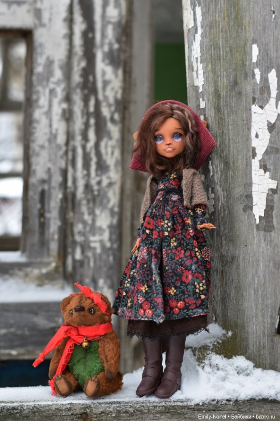 У заброшенного дома — ООАК Monster High и Ever After High: репейнт (фото 3)