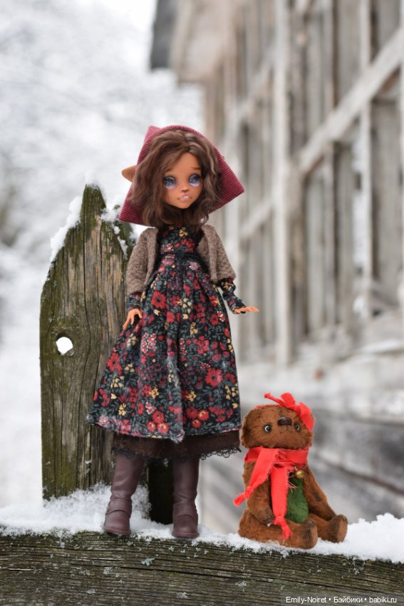 У заброшенного дома — ООАК Monster High и Ever After High: репейнт (фото 4)