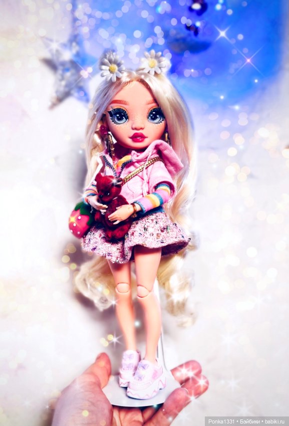Радужная часть куклосемейства радуется огонёчкам 🌟 (фото 2)