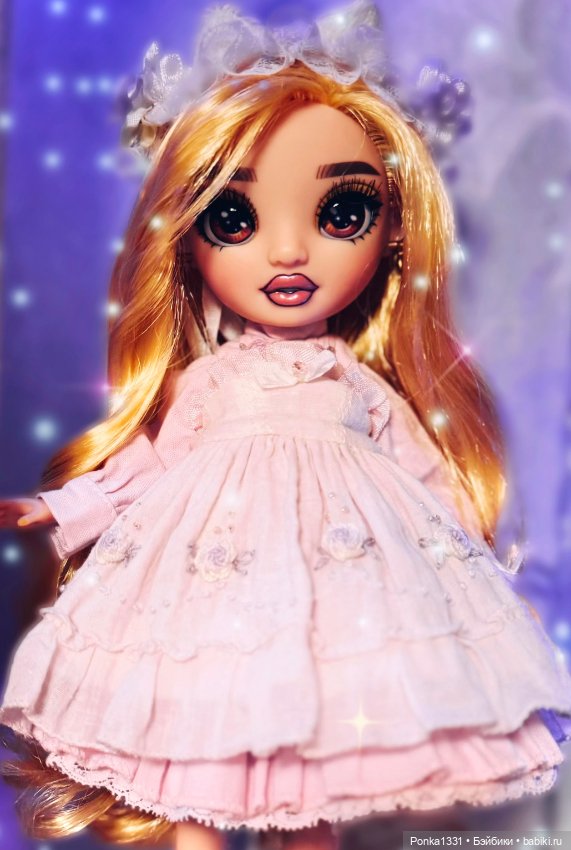 Радужная часть куклосемейства радуется огонёчкам 🌟