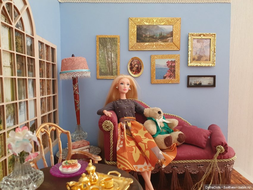 Румбокс продолжение. Потолок и люстры, новый набор мебели и картины