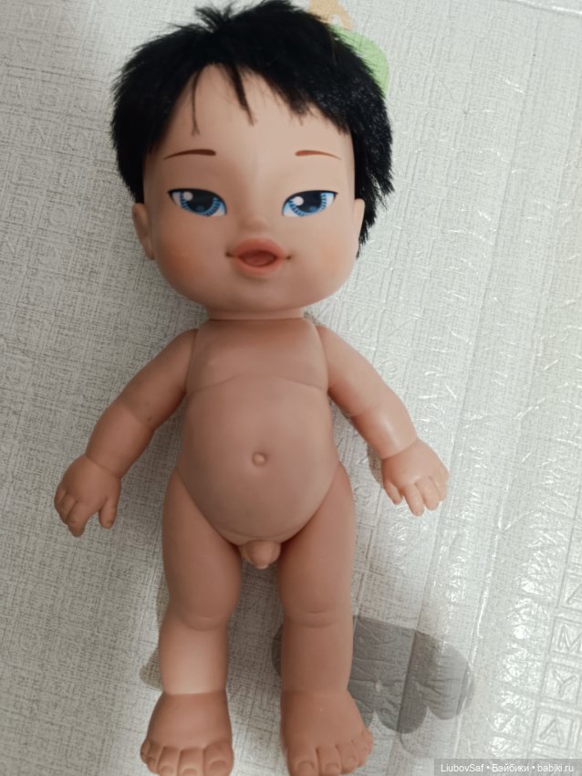 Кукла Famosa. Интересный малыш