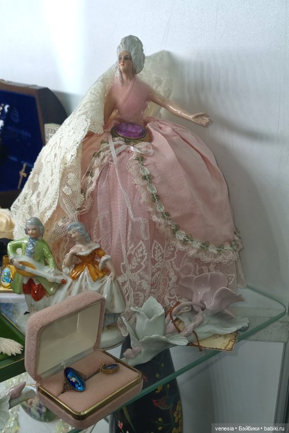 Куколки и статуэтки на Тишинке