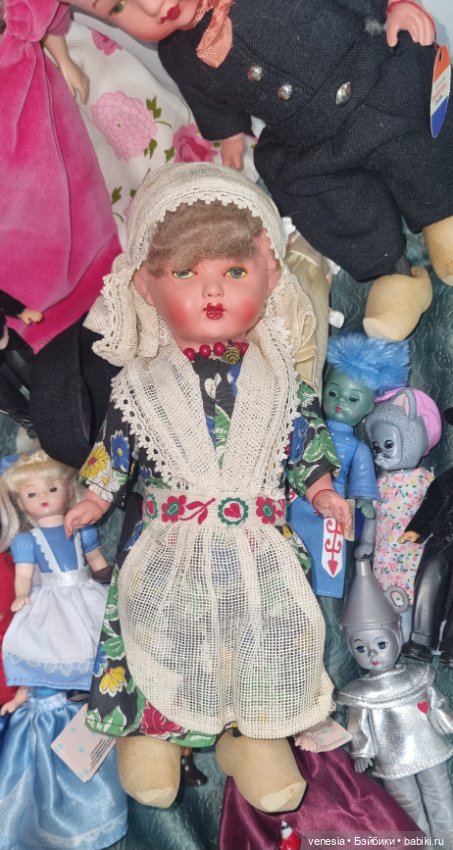 Куколки и статуэтки на Тишинке