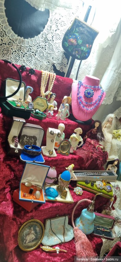 Куколки и статуэтки на Тишинке