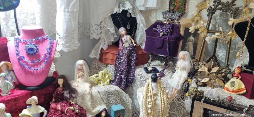Куколки и статуэтки на Тишинке