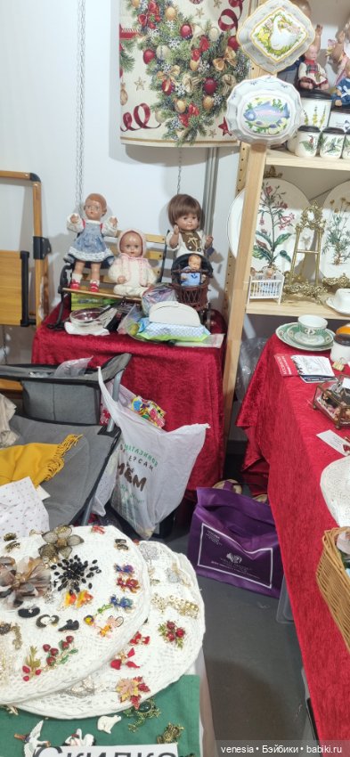 Куколки и статуэтки на Тишинке