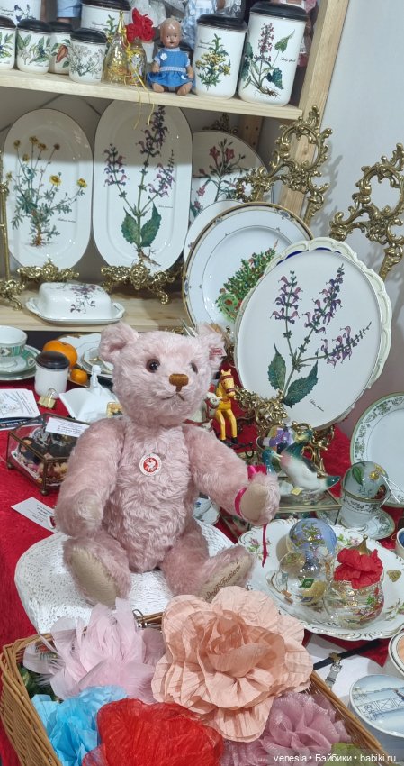 Куколки и статуэтки на Тишинке