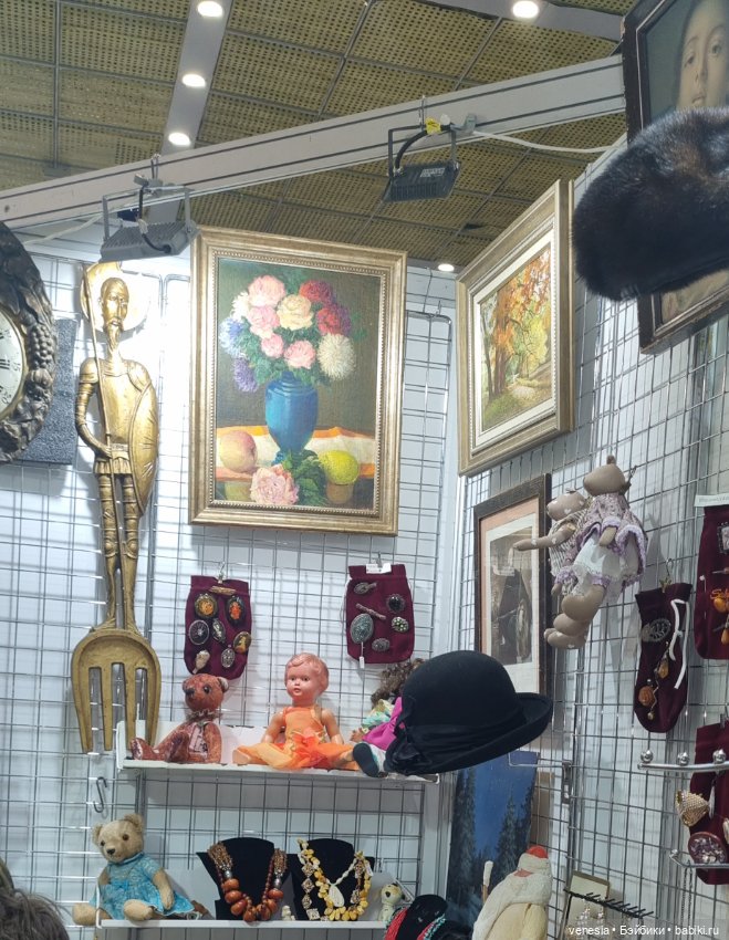 Куколки и статуэтки на Тишинке