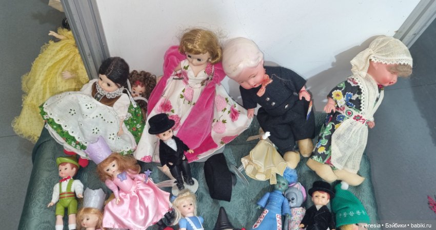 Куколки и статуэтки на Тишинке