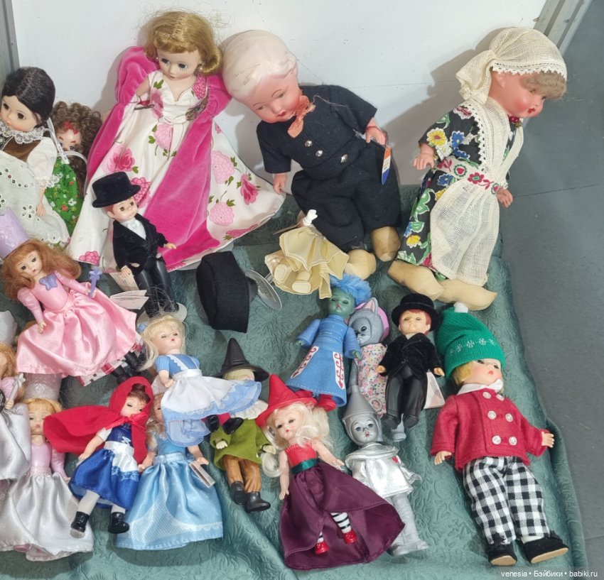 Куколки и статуэтки на Тишинке