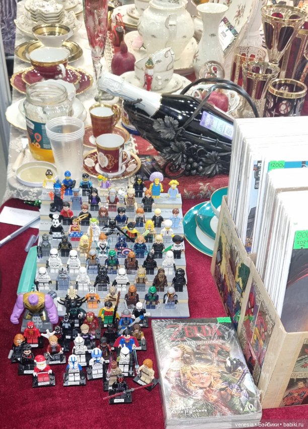 Куколки и статуэтки на Тишинке