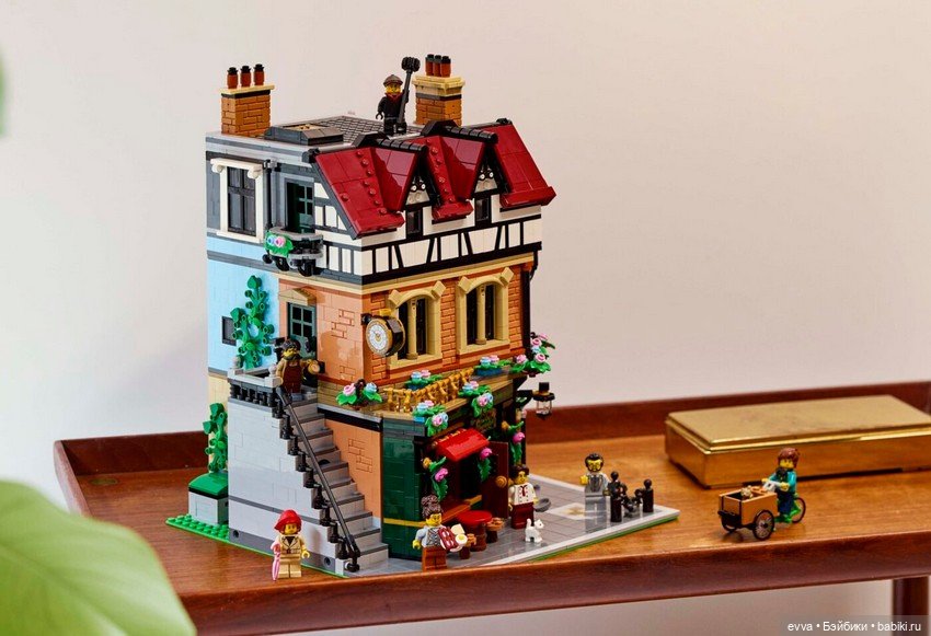 LEGO 10350 Tudor Corner - модульное здание 2025 года