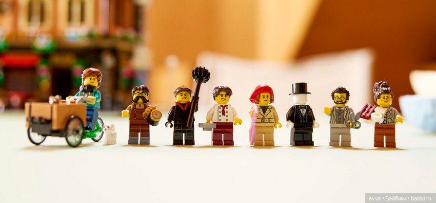 LEGO 10350 Tudor Corner - модульное здание 2025 года (фото 4)