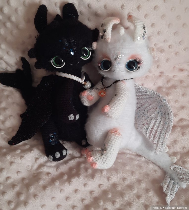 Милая парочка Дневная и Ночная Фурии (фото 4)