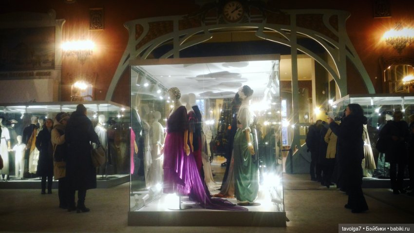 Йоль и выставка платьев эпохи Модерн (фото 6)