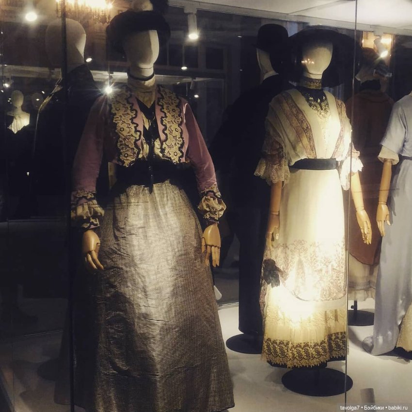 Йоль и выставка платьев эпохи Модерн