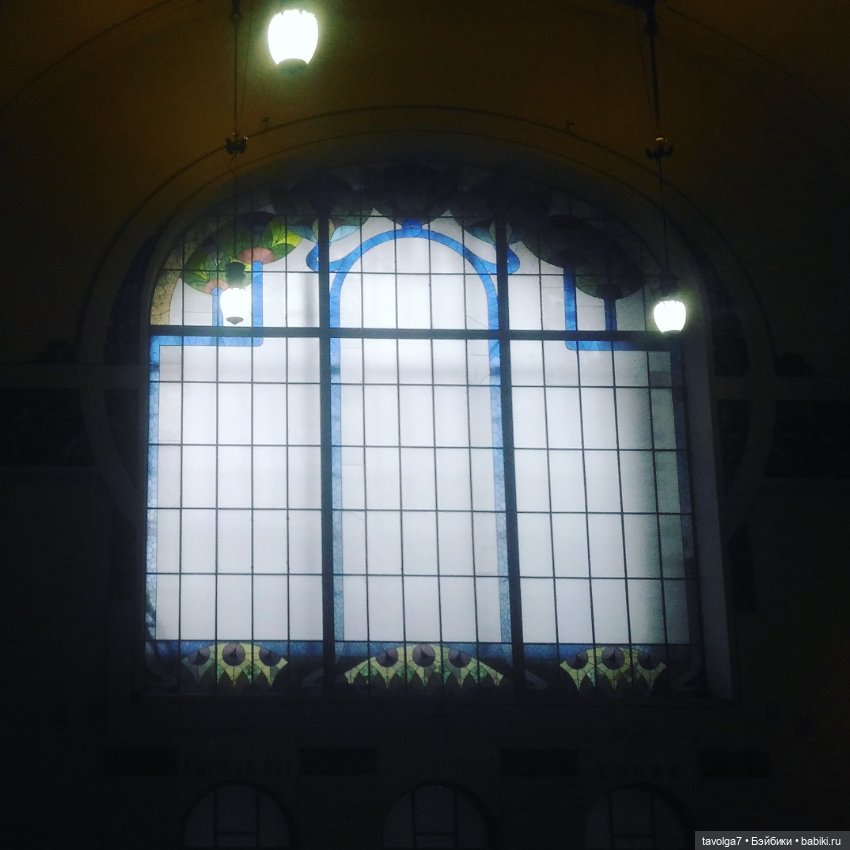 Йоль и выставка платьев эпохи Модерн