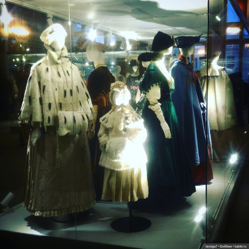 Йоль и выставка платьев эпохи Модерн (фото 8)