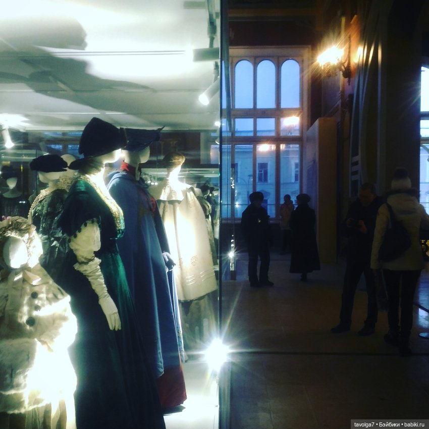 Йоль и выставка платьев эпохи Модерн (фото 5)