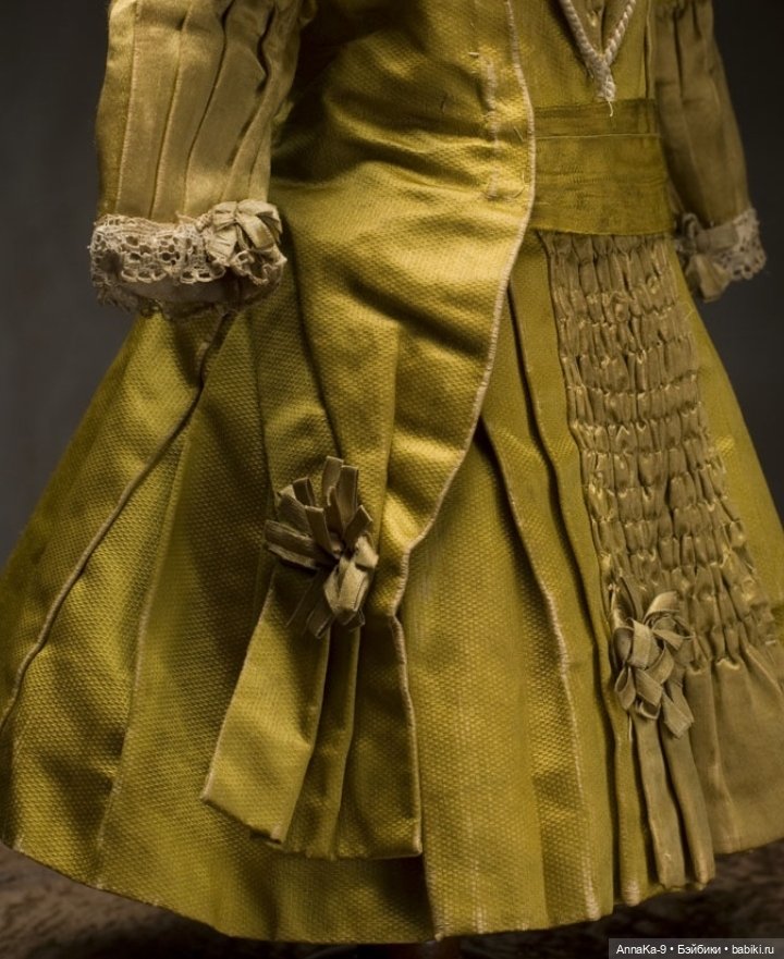 Зелёный цвет нарядов для антикварных кукол@