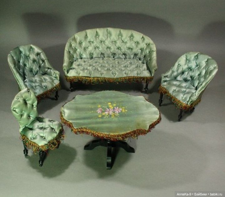 Зелёный цвет нарядов для антикварных кукол@