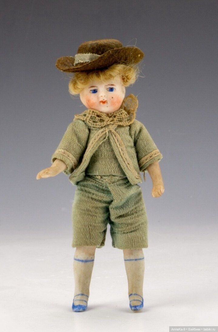 Зелёный цвет нарядов для антикварных кукол@