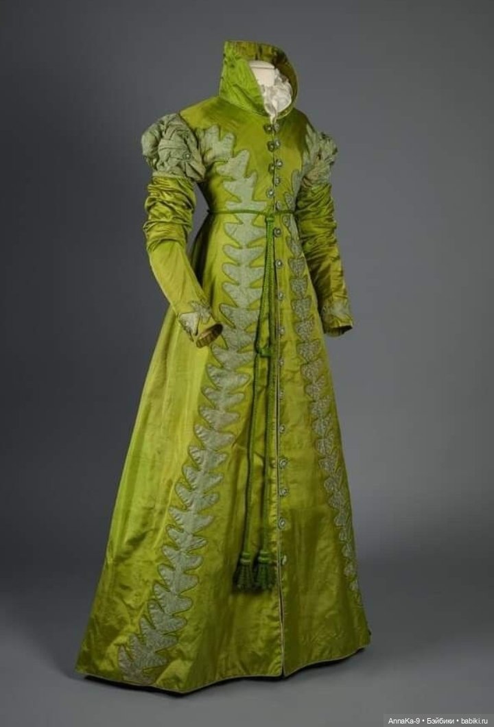 Зелёный цвет нарядов для антикварных кукол@