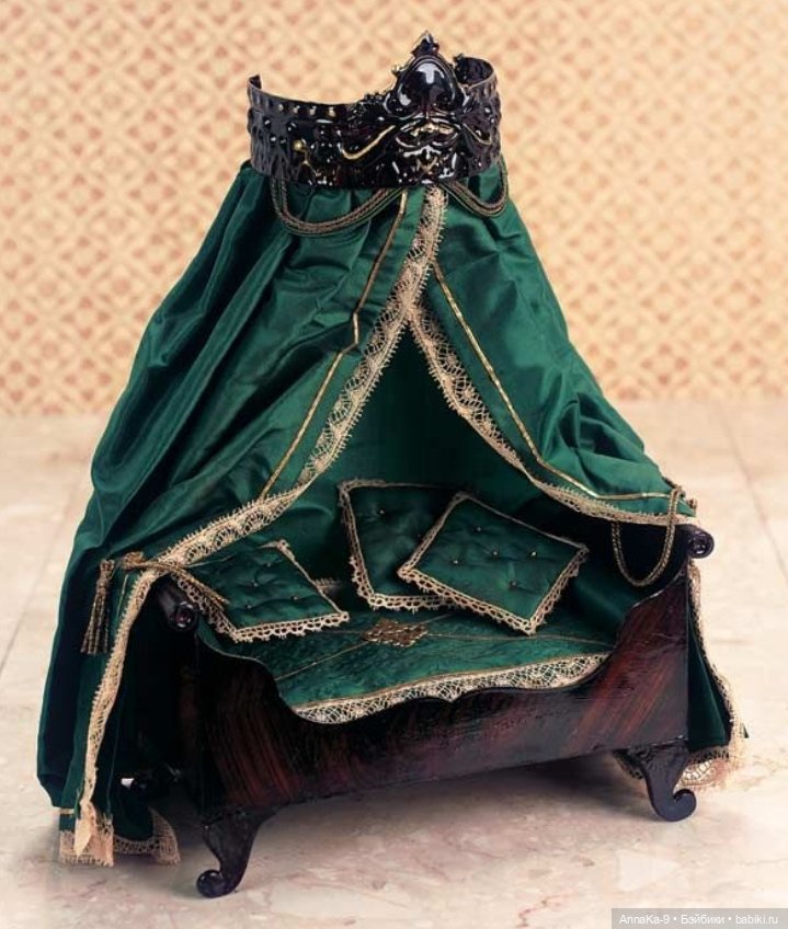 Зелёный цвет нарядов для антикварных кукол@