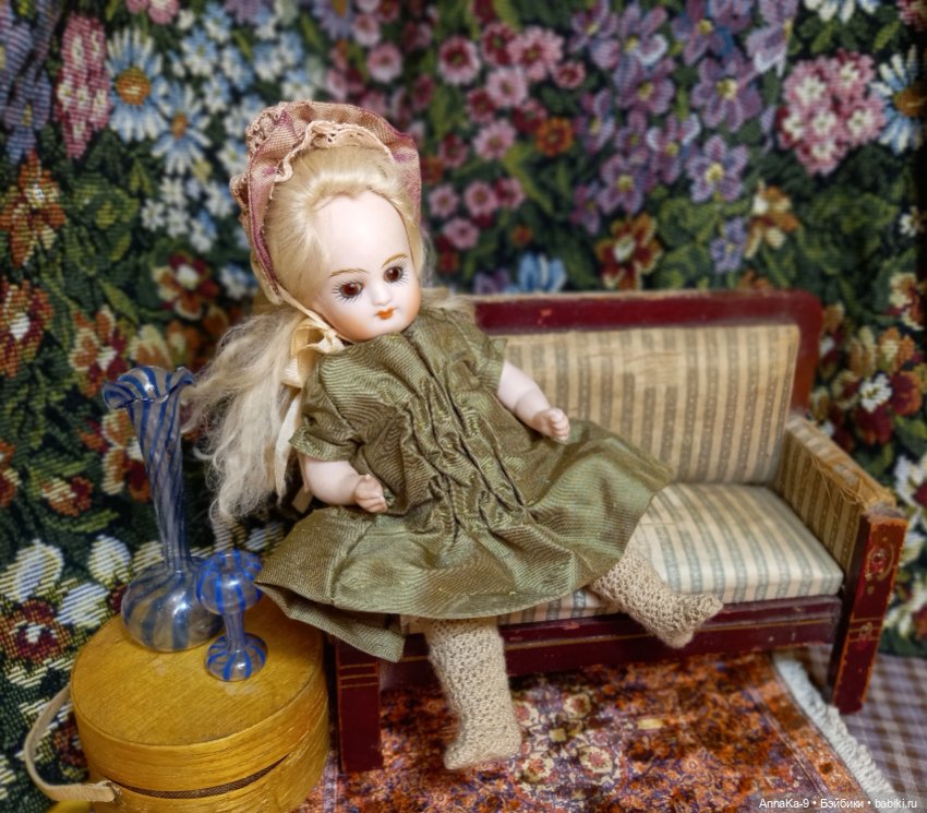 Зелёный цвет нарядов для антикварных кукол@