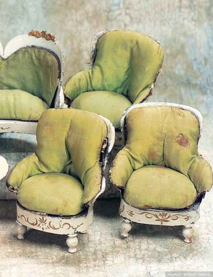 Зелёный цвет нарядов для антикварных кукол@