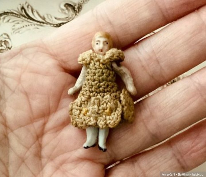 Зелёный цвет нарядов для антикварных кукол@