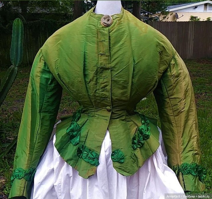 Зелёный цвет нарядов для антикварных кукол@