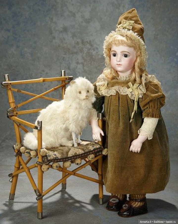 Зелёный цвет нарядов для антикварных кукол@