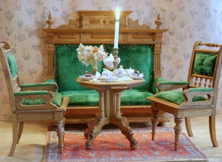 Зелёный цвет нарядов для антикварных кукол@