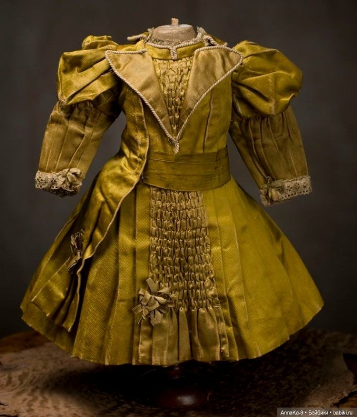 Зелёный цвет нарядов для антикварных кукол@