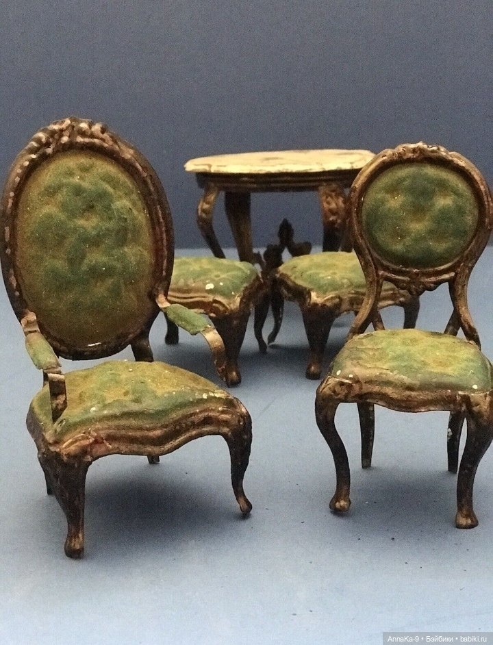 Зелёный цвет нарядов для антикварных кукол@